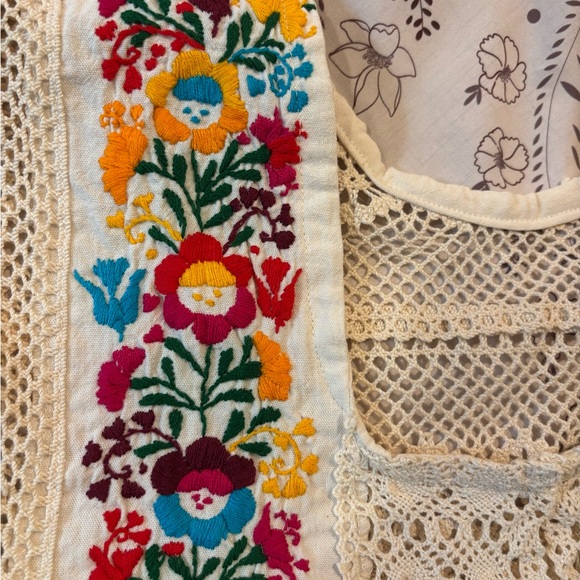 Embroidered Cream Blouse - Picture 3 of 4